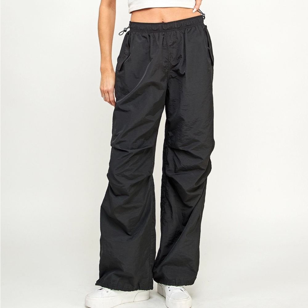 Wide leg parachute pant